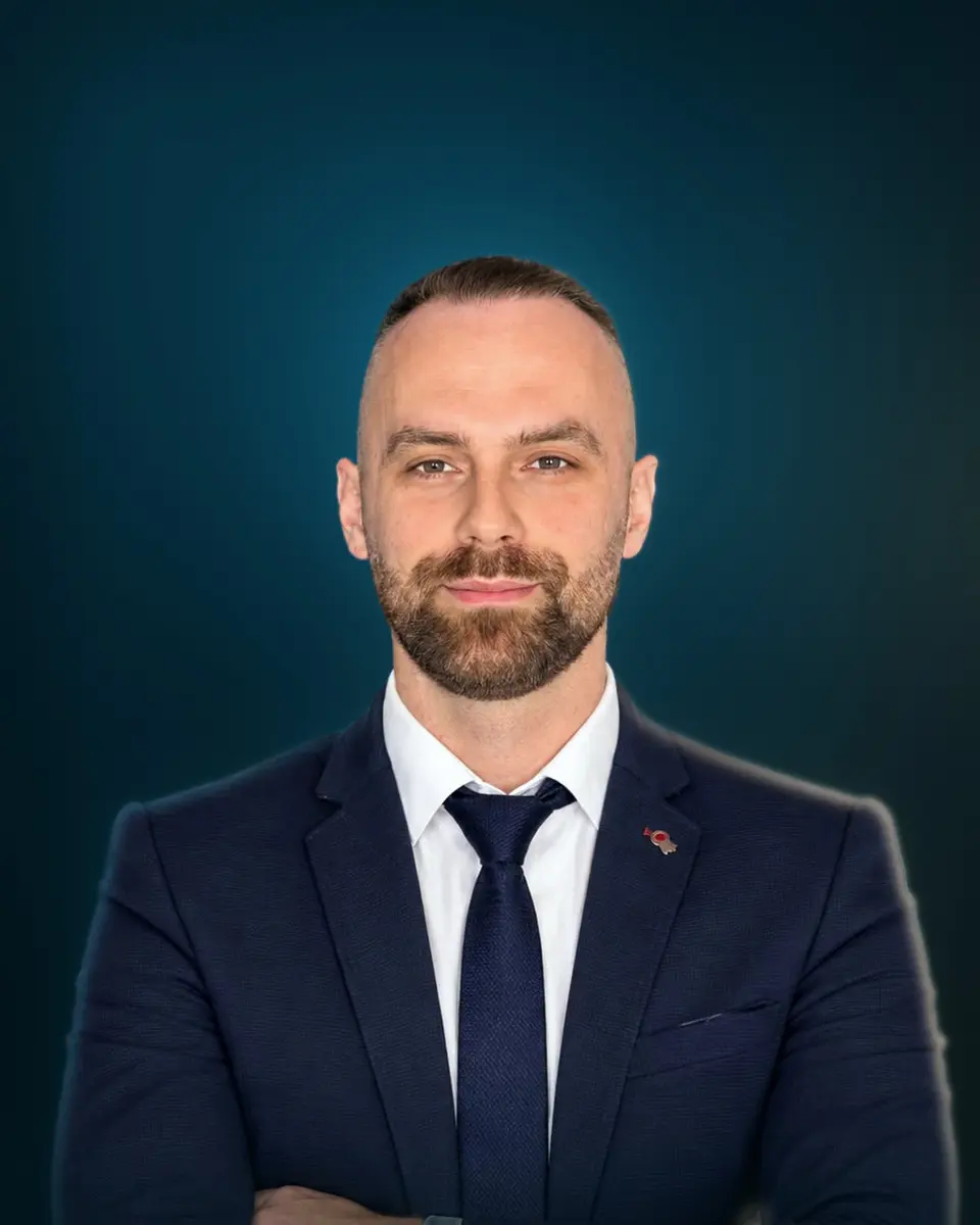 Vangjush, Responsabile operativo